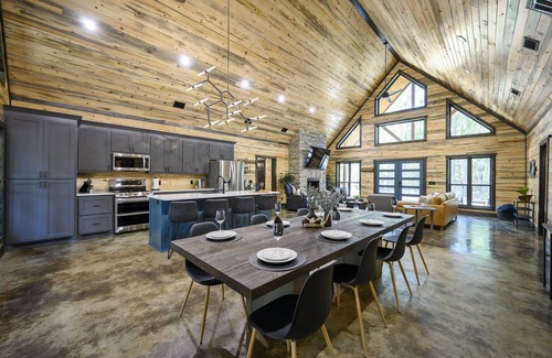 Broken Bow Cabin | 2 Adjacent Cabins Sleeps 28 w/Playsets+Slide+Bunks