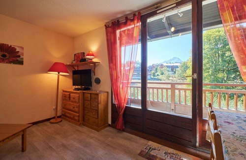 Mont-de-Lans Apartment | 2 Alpes - Apartment for 2-4 People with Mountain View, Balcony and Wi-Fi