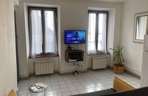 Bastide Saint-Louis Apartment | 2 apartment downtown 55m2 near place Carnot. FREE LUGGAGE BOX