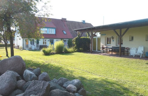 Muritz House | 2 apartments in the house incl. Fireplace and sauna on the shallow lake, Klocksin