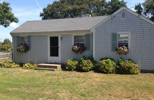Bourne Cottage | 2 B/R cottage with water views located along the mouth of the Cape Cod Canal