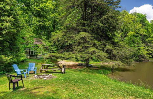 Morgantown Cabin | 2 BA, (1 is a loft), 1 BA Log Cabin