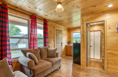 Waynesville Cabin | 2 BD 1 BA Efficiency Cabin Views Easy Paved Access, Cable, WIFI Close to Town