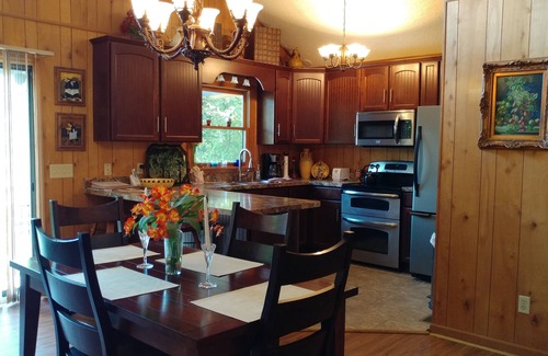 Valley Creek Run House | 2 BD 2 ½ BA Retreat with easy, year-round access, Spectacular views, WIFI