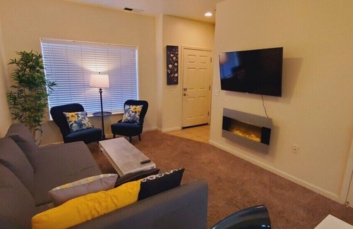 Reno House | 2 Bd, 2.5 Baths, Sleeps 5/C9