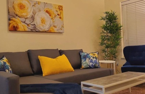 Reno House | 2 Bd, 2.5 Baths, Sleeps 5/C9