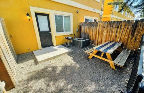 Reno House | 2 Bd, 2.5 Baths, Sleeps 6/B9