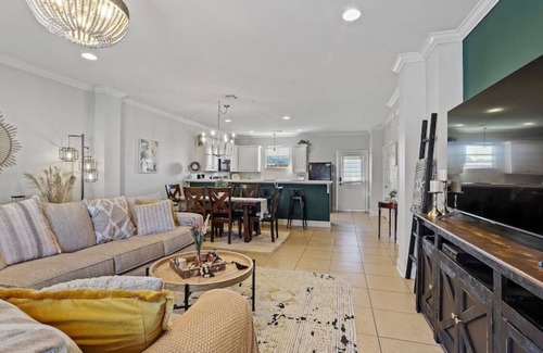 Highlands - Perkins Condo | 2-bd condo close to campus, free parking, sleeps 6