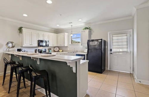 Highlands - Perkins Condo | 2-bd condo close to campus, free parking, sleeps 6