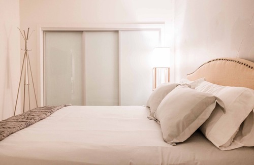 West Los Angeles Condo | 2 BD Condo - Great Food - Close to UCLA + Samo
