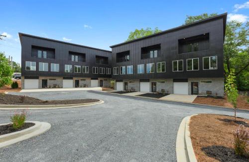 Easley House | 2 BD Pink Paradise near Greenville and Clemson