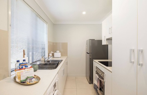 Rocklea Apartment | 2 Bdr Apt! Garage! Clean! GST Credits! 120D2