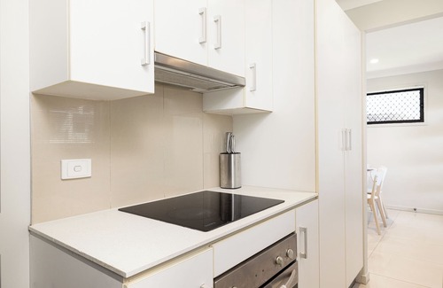 Rocklea Apartment | 2 Bdr Apt! Spotless! Garage Parking! 120D2