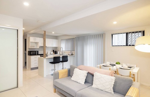 Sunnybank Apartment | 2 Bdr Apt! Train! Parking! Restaurants! 2144D2
