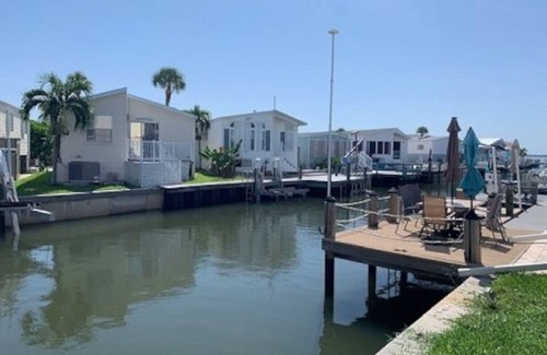 Nettles Island House | 2 bdr on Water 1142 Nettles Blvd, Island Resort: Piers for 32 ft boat, hot tubs
