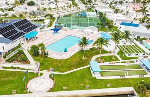 Nettles Island House | 2 bdr on Water 1142 Nettles Blvd, Island Resort: Piers for 32 ft boat, hot tubs