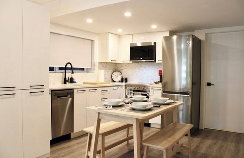 Knight Apartment | 2 BDR Stylish Comfort Parkside