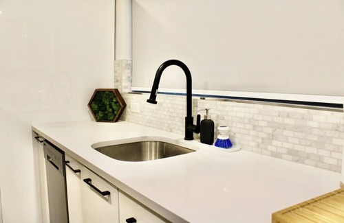 Knight Apartment | 2 BDR Stylish Comfort Parkside