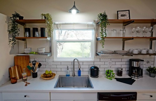 Redding House | 2-bdrm, 1.5 bath, dog-friendly, 5 min to downtown, tucked away, scenic views
