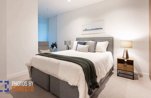 Williamstown Apartment | 2 Bdrm/2 Bthrm Apt With Parking Near Beach & Shops
