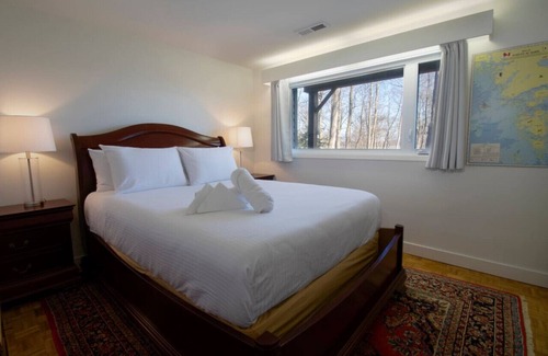 Penetanguishene House | 2 Bdrm Home-Summer Monthly Rental -Steps from Lake