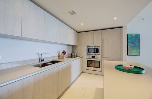 Hollywood South Central Beach Apartment | 2-bdrm Oceanview Condo Lyfe Beach Resort Hollywood + Pool, Beach Service & Gym
