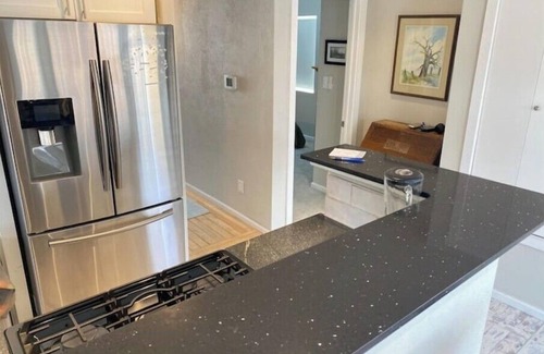 East Gate House | 2 bdrm private quiet house, full kitchen, 2 to 4 guests. Centrally located