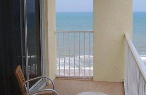 Bostroms Condo | 2 BDRM~ WATERFRONT RESORT, SANDY BEACH, INDOOR POOL, BEACH FRONT HOT TUBS & MORE