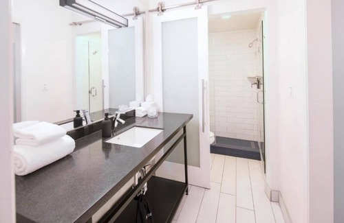 Venice Hotel | 2 Beach Rooms w/Private Balcony | Kitchen | Free Breakfast | Rooftop
