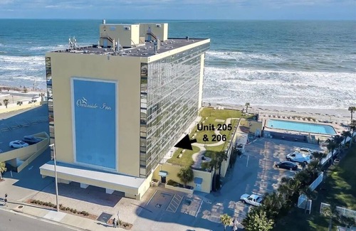 Daytona Beach Condo | 2 beach studios 2 bathrooms 🌊 oceanfront pool & tiki🍹 - Direct Beach 🏖️ Access
