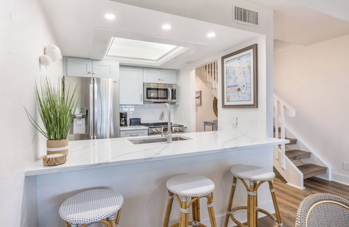 Captiva Apartment | 2 Beach Villas w/3BR & Pristine Beach Access, Family Adventures - Golf, Fishing