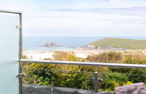 Crantock Apartment | 2 Beachview - apartment in Crantock sleeps 4 guests in 2 bedrooms
