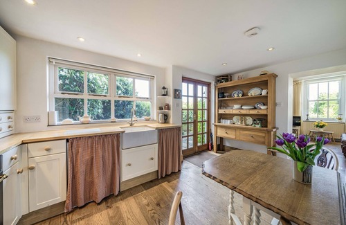 Lindale Cottage | 2 BEACON HIGH, family friendly, character holiday cottage in Lindale