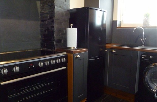 Kidderminster House | 2 Beautiful Apartments in One House with Terrace