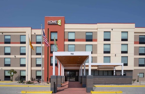 Roswell Hotel | 2 Beautiful Units Near Spring River Zoo. FREE Parking and Breakfast!