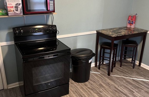 Evansville House | 2 bed/1 bath close to shopping