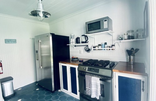 Mango Groves Cottage | 2 Bed/1 Bath Historic Cottage Near the Beach w/Pool-Bikes-WiFi-Cute & Cozy!