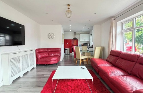 Lacey Green House | 2 Bed-1 Bath-Sleeps 4-Parking-Pets