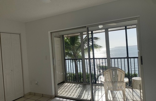 Key Largo House | 2 Bed, 2.5 Bath Buttonwood Bay Sunset View right on the water!