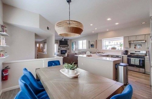 Central Mission Beach Apartment | 2 bed 2.5 bath in Mission Beach