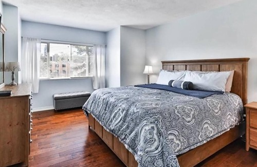 San Carlos House | 2 Bed, 2.5 Bath Lake Murray Townhouse Loaded With Amenities!