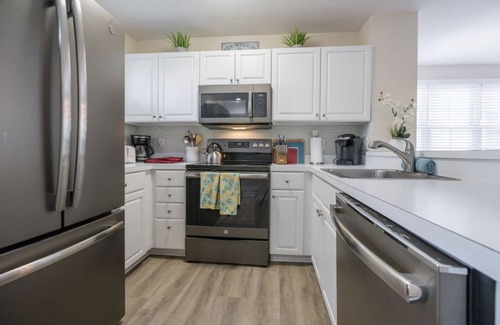 Key West House | 2 Bed/2.5 Bath Townhome in KW Golf Club - Backs up to Pool!