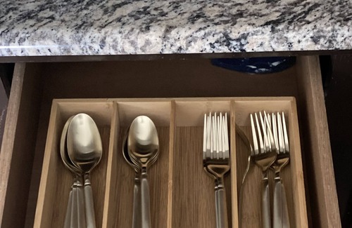 Riverside Terrace Apartment | 2 bed| 2 bath| 1300 SF across from Herman Park Mins to Med Center, NRG and Dwntn