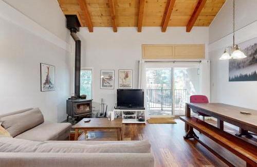 Carnelian Woods Apartment | 2 Bed 2 Bath Apartment in Carnelian Bay