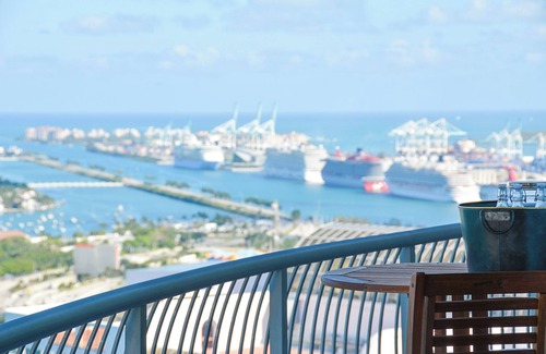 Edgewater Condo | 2 bed/2 bath Bay View Condo with Wrap Around Balcony
