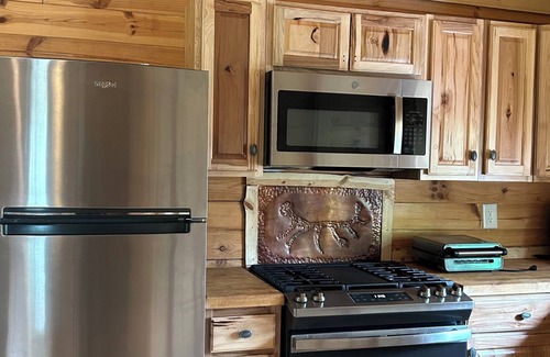 Benezette Cabin | 2 bed +2 bath cabin +Wi-Fi + deck +fire pit + kitchen