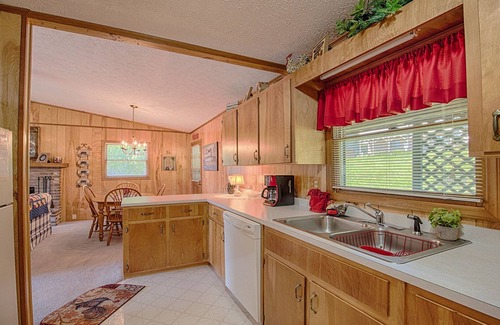 Stoney Ridge Cottage | 2 Bed 2 Bath Close to Town & Skiing, Spectacular Views, Paved Access, WIFI