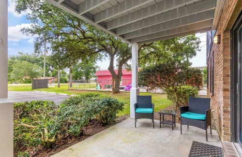 Northeast Pensacola Condo | 2 bed/2 bath condo w/Fenced Yard * Dog Friendly * Bears Den C