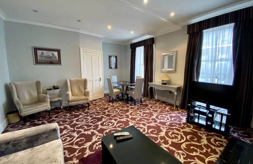 City of Westminster Condo | 2 Bed/2 Bath Flat, Sky TV, Air Con
