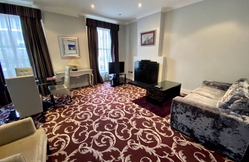 City of Westminster Condo | 2 Bed/2 Bath Flat, Sky TV, Air Con